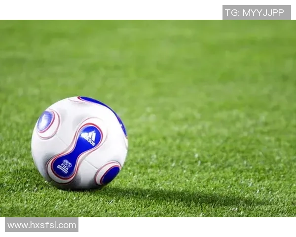 阿迪达斯足球明星广告展现运动激情与团队精神的完美结合